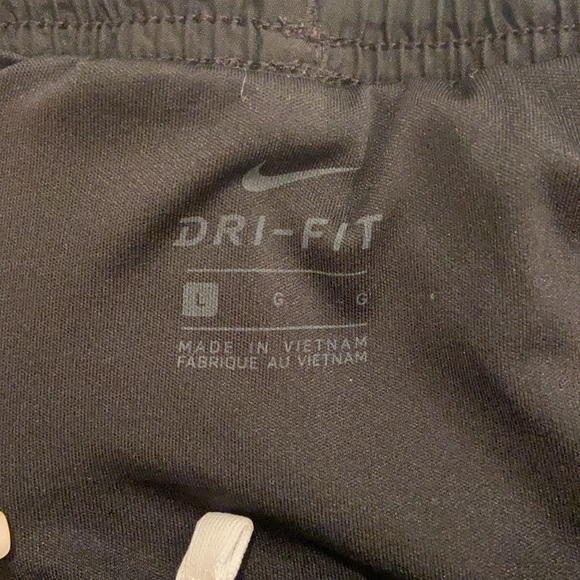 Kids girls  Nike shorts - Picture 2 of 3